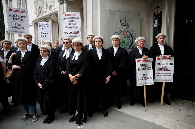 How To Be A Lawyer In The Uk
